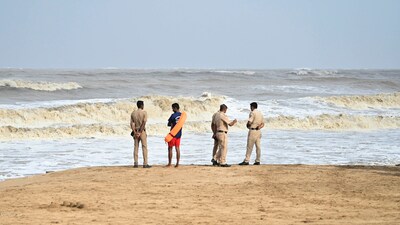 Police and lifeguard patrol Juhu Beach to prevent people from venturing into the seawater due to inclement weather after Cyclone Biporjoy intensifed into an extremely severe cyclonic storm. (HT PHOTO)