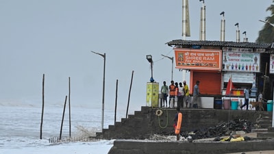 Police officials prevent people from venturing into the seawater. (HT PHOTO)