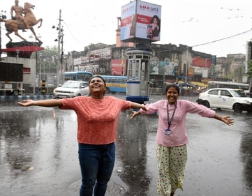 Don't skip your moisturiser during the monsoon. (ANI) Don't skip your moisturiser during the monsoon. (ANI)