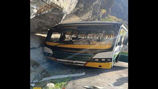 There were 24 passengers in the bus, of whom 19 sustained minor injuries and were taken to the Public Health Centre at Bhabanagar (HT Photo)