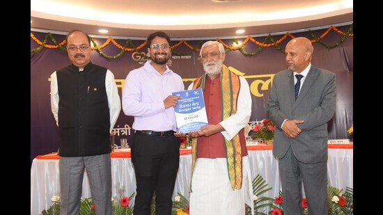Union minister handing over appointment letters to new recruits during a Rozgar Mela in Ambala. (HT Photo)