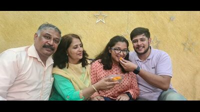 Ashika Aggarwal celebrating with her family in Jalandhar. (HT Photo) Ashika Aggarwal celebrating with her family in Jalandhar. (HT Photo)