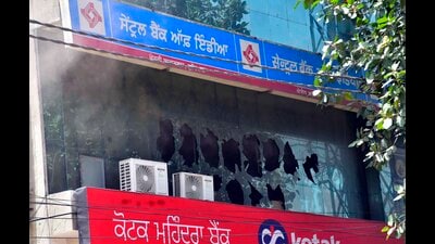 Fire ravages bank on Ferozepur Road