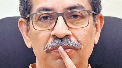 Mumbai, India - May 04, 2023: Shiv Sena (UBT) chief Uddhav Thackeray alongside MP Anil Desai and MP Sanjay Raut, addresses a press conference, at Matoshree, Bandra (East), in Mumbai, India, on Thursday, May 04, 2023. (Photo by Vijay Bate/HT Photo) (HT PHOTO) Mumbai, India - May 04, 2023: Shiv Sena (UBT) chief Uddhav Thackeray alongside MP Anil Desai and MP Sanjay Raut, addresses a press conference, at Matoshree, Bandra (East), in Mumbai, India, on Thursday, May 04, 2023. (Photo by Vijay Bate/HT Photo) (HT PHOTO)