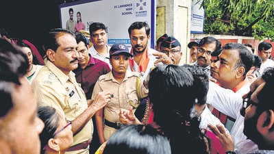 MNS party workers stage a protest outside St. Lawrence School after the school management removed four students of Class 10 for allegedly shouting "Jai Shri Ram", at Vashi, in Navi Mumbai on Wednesday. (Bachchan Kumar/ HT Photo) MNS party workers stage a protest outside St. Lawrence School after the school management removed four students of Class 10 for allegedly shouting "Jai Shri Ram", at Vashi, in Navi Mumbai on Wednesday. (Bachchan Kumar/ HT Photo)
