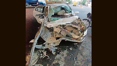 Passersby pulled the victims out of the car and rushed them to a nearby hospital, where Lakhvinder and Harpreet were declared dead on arrival. (HT PHOTO) Passersby pulled the victims out of the car and rushed them to a nearby hospital, where Lakhvinder and Harpreet were declared dead on arrival. (HT PHOTO)