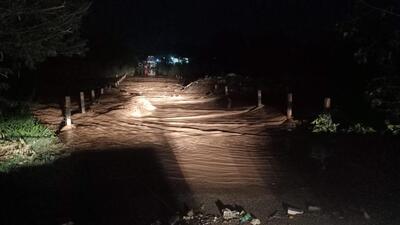 Thirteen days after four men had a narrow escape after their cab got stuck in the overflowing Patiala Ki Rao stream on the Dadumajra-Togan road, following a downpour on June 1, two motorcyclists met with the same fate on late Tuesday evening. (HT Photo) Thirteen days after four men had a narrow escape after their cab got stuck in the overflowing Patiala Ki Rao stream on the Dadumajra-Togan road, following a downpour on June 1, two motorcyclists met with the same fate on late Tuesday evening. (HT Photo)