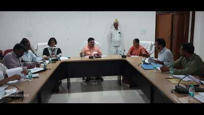 U.P. minister of state for stamp and registration (independent charge) Ravindra Jaiswal at a meeting in circuit house in Aligarh on Wednesday . (HT) U.P. minister of state for stamp and registration (independent charge) Ravindra Jaiswal at a meeting in circuit house in Aligarh on Wednesday . (HT)