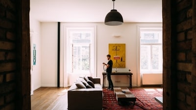 Budget-friendly home decor ideas (Photo by David Hellmann on Unsplash) Budget-friendly home decor ideas (Photo by David Hellmann on Unsplash)