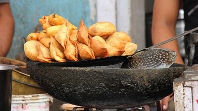 Street Food: While street food can be tempting, it's advisable to avoid it during the monsoon. The preparation and storage conditions may not be hygienic, increasing the risk of foodborne illnesses. It's better to opt for home-cooked meals or eat at trusted restaurants. (Pixabay) Street Food: While street food can be tempting, it's advisable to avoid it during the monsoon. The preparation and storage conditions may not be hygienic, increasing the risk of foodborne illnesses. It's better to opt for home-cooked meals or eat at trusted restaurants. (Pixabay)