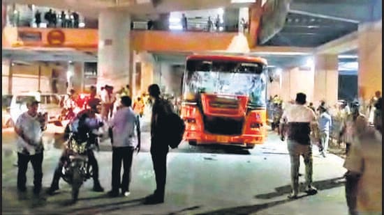 A videograb of the mob attack in Nawada on Tuesday night. (HT Photo)