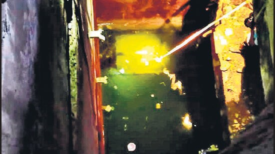 Kalyan, India - June 14, 2023: Body of an 18-year-old young man was found after a 32-hour search operation. The man who was making reels for social media fell into the deep well of a pump house in Thakurli area of Dombivli, in Kalyan, India, on Wednesday, June 14, 2023. (Photo by Pramod Tambe/HT Photo) (HT PHOTO)
