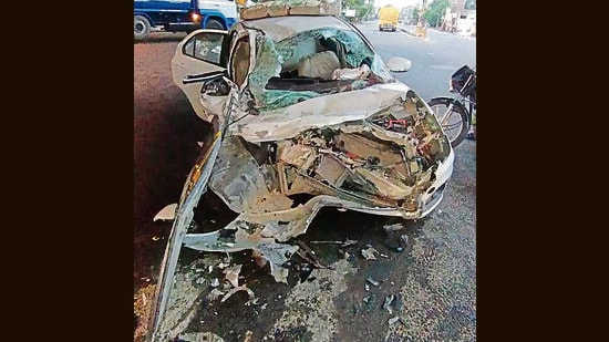 Passersby pulled the victims out of the car and rushed them to a nearby hospital, where Lakhvinder and Harpreet were declared dead on arrival. (HT PHOTO)
