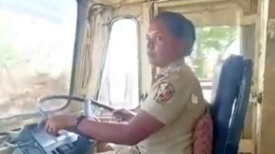 Archana Atram, first woman driver of Maharashtra State Road Transport Corporation. (Twitter/ @Dev_Fadnavis)