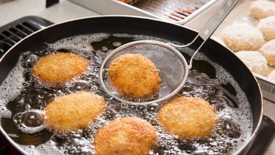 Fried Foods: Deep-fried snacks like pakoras, samosas, and bhajiyas are popular during the monsoon but can be heavy and difficult to digest. Excessive consumption of oily and fried foods may lead to digestive issues. Moderation is key if you choose to indulge.&nbsp;(Unsplash)