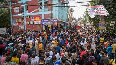 Crowd outside the building in Mukherjee Nagar on Thursday. (Sanchit Khanna/HT Photo) Crowd outside the building in Mukherjee Nagar on Thursday. (Sanchit Khanna/HT Photo)
