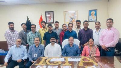 Customs commissioner Zubair Raiz Kamili (centre ) with his team shows the seized gold (HT) Customs commissioner Zubair Raiz Kamili (centre ) with his team shows the seized gold (HT)