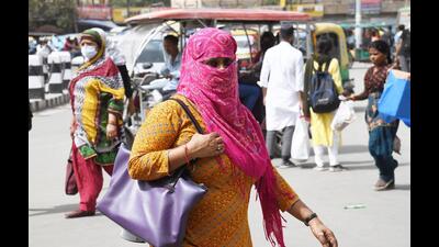 During a hot summer day in Patna on Thursday. (HT Photo) During a hot summer day in Patna on Thursday. (HT Photo)