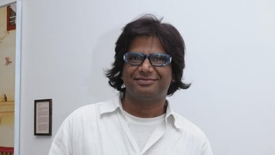 While in custody, Chintan said, the police had also threatened to implicate his father Vidhyasagar Upadhyay and his artist friends in the double murder case if he refused to give a confession. (HT Archive)