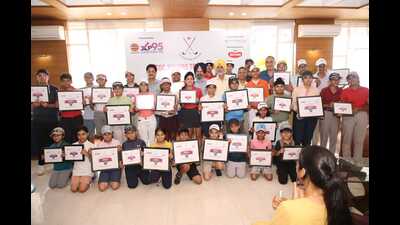 Participants of the Chandigarh Golf Club junior and sub-junior tournament on Thursday. (HT Photo)