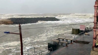 A view of Gomti Ghat as VSCS (very severe cyclonic storm) Biparjoy to cross Saurashtra & Kutch & adjoining Pakistan coasts between Mandvi & Karachi near Jakhau Port by today evening, in Dwarka, Gujarat. (ANI  )