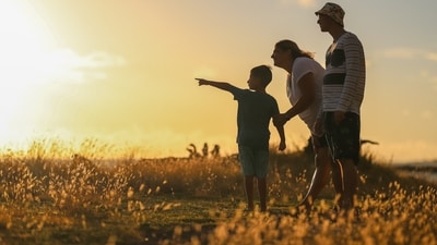 Go Local: Domestic travel is a win-win: It allows the family to skip costs for overseas flights and visa expenses while renewing a sense of national pride as travelers get to learn about their own culture. When choosing a local destination, consider hidden-gem destinations that give the family a completely different experience from locations frequented by others. Or opt for nature-filled destinations! It offers an immersive experience within nature that lets the family save up on expenditure compared to being in the urban jungle. (Unsplash)