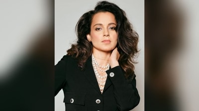 Assisted by make up artist Albert, Kangana went for a natural and radiant makeup look. She sported nude eyeshadow, winged eyeliner, mascara-coated lashes, a dewy base, blushed cheeks, and a nude lipstick. (Instagram/@kanganaranaut) Assisted by make up artist Albert, Kangana went for a natural and radiant makeup look. She sported nude eyeshadow, winged eyeliner, mascara-coated lashes, a dewy base, blushed cheeks, and a nude lipstick. (Instagram/@kanganaranaut)
