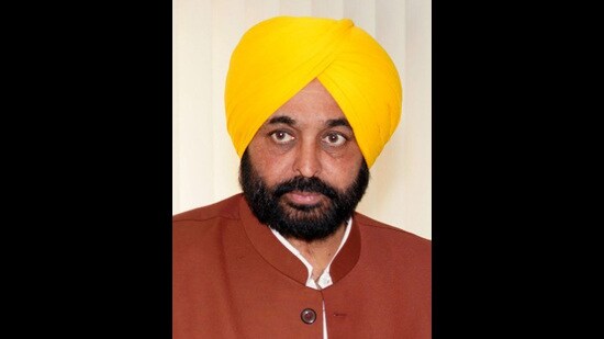 Mann also posted from his Twitter handle a purported video clip in which Sukhbir Badal could be heard calling him “pagal jiha” (like a mad person). (HT File Photo)