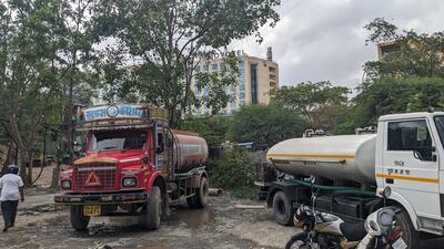 A queue of water tankers at Padmavati water pumping station in city on Thursday. (Shankar Narayan/HT PHOTO) A queue of water tankers at Padmavati water pumping station in city on Thursday. (Shankar Narayan/HT PHOTO)