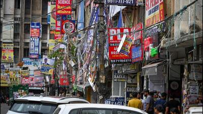 Coaching centres in the Mukherjee Nagar area where a four-strorey building caught fire on Thursday. (Sanchit Khanna/HT Photo) Coaching centres in the Mukherjee Nagar area where a four-strorey building caught fire on Thursday. (Sanchit Khanna/HT Photo)