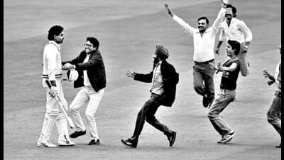 India fans rush onto the field to congratulate Dilip Vengsarkar at Lord's Cricket Ground, London, on June 7, 1986. (Getty Images) India fans rush onto the field to congratulate Dilip Vengsarkar at Lord's Cricket Ground, London, on June 7, 1986. (Getty Images)