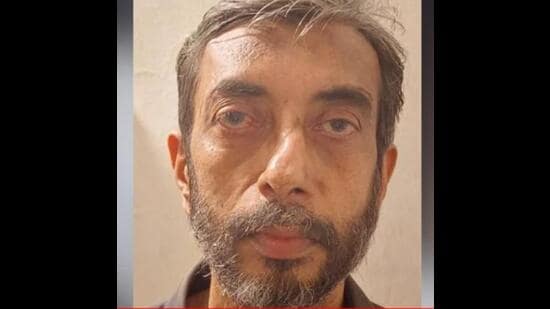 On June 7, the residents of the J-Wing of the Geeta Akashdeep building in Geeta Nagar, Mira Road, called the police after a foul smell was emanating from flat number 704. On breaking open the door, the police saw an electric saw on the bed and the body parts of Vaidya cut into pieces and stacked inside buckets, tubs and bowls. A bunch of her hair was lying on the kitchen floor and body parts boiled in a pressure cooker. The police arrested Sane on the same night. (HT PHOTO)