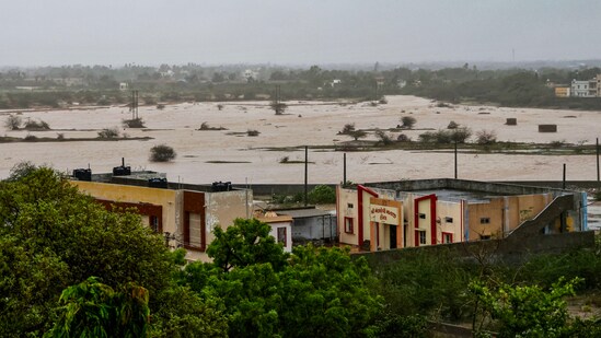 Heavy rain owing to the landfall of cyclone Biparjoy triggers waterlogging at Mandvi in Kutch district of Gujarat.&nbsp;(PTI)