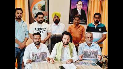 AAP MLA Haka Singh Thekedar showing picture of robbery accused Manjnder Singh with a Congress MP, in Ludhiana on Saturday AAP MLA Haka Singh Thekedar showing picture of robbery accused Manjnder Singh with a Congress MP, in Ludhiana on Saturday
