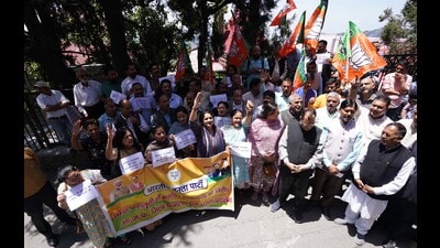 Bharatiya Janata Party staging a statewide sit-in protest in Shimla on Saturday. (HT) Bharatiya Janata Party staging a statewide sit-in protest in Shimla on Saturday. (HT)