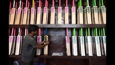Cricketers from six-nations, including Afghanistan, Bangladesh, West Indies and Sri Lanka, are expected to play with Kashmir willow instead of English willow in the World Cup matches. (Waseem Andrabi /HT) Cricketers from six-nations, including Afghanistan, Bangladesh, West Indies and Sri Lanka, are expected to play with Kashmir willow instead of English willow in the World Cup matches. (Waseem Andrabi /HT)