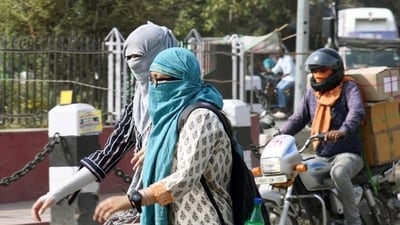 Even as monsoon arrived in Bihar, eight districts, including Patna, reeled under heat wave. (Santosh Kumar/HT Photo) Even as monsoon arrived in Bihar, eight districts, including Patna, reeled under heat wave. (Santosh Kumar/HT Photo)