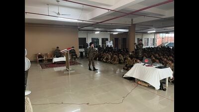 NCC cadets being motivated to join the Indian Army in Agra (HT Photo)