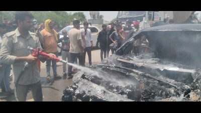The SHO said that it was suspected that the SUV’s engine had heated up. (HT Photo)