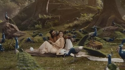 Prabhas, Kriti Sanon in a still from Adipurush song Ram Siya Ram. Prabhas, Kriti Sanon in a still from Adipurush song Ram Siya Ram.