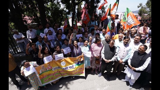 Bharatiya Janata Party staging a statewide sit-in protest in Shimla on Saturday. (HT)