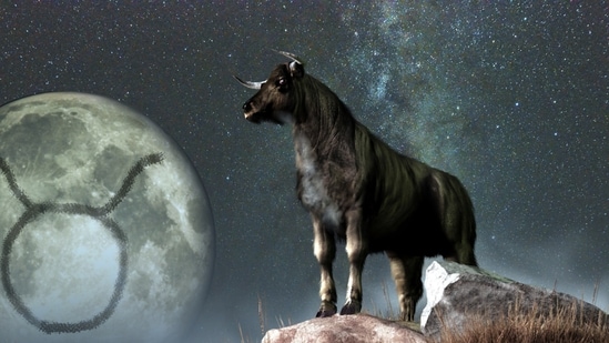 Weekly Horoscope Cancer, June 18-24, 2023: You may propose or will receive a proposal this week. (shutterstock)