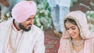Asees Kaur and Goldie Sohel tied the knot. Asees Kaur and Goldie Sohel tied the knot.