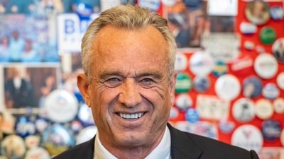 Robert Kennedy, Jr., 2024 Presidential hopeful, meets with people at the New Hampshire State House Visitor Center, in Concord, New Hampshire, on June 1, 2023 (Photo by Joseph Prezioso / AFP) (AFP)