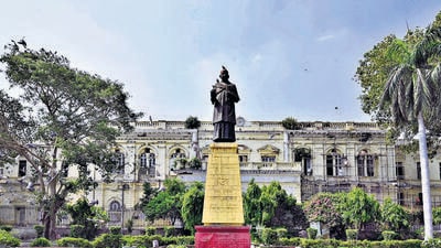 The Town Hall in Chandni Chowk in New Delhi, a yellow brick-and-stone building with carved white trims, was built in 1863 and bought by the municipality in 1866. (Sanjeev Verma/HT Photo) The Town Hall in Chandni Chowk in New Delhi, a yellow brick-and-stone building with carved white trims, was built in 1863 and bought by the municipality in 1866. (Sanjeev Verma/HT Photo)