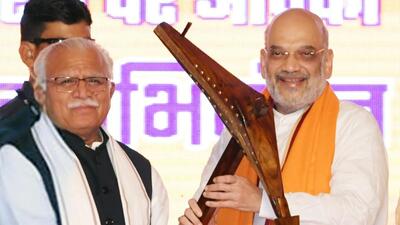 Union home minister Amit Shah and Haryana chief minister Manohar Lal Khattar at Sirsa rally on Sunday. (PTI) Union home minister Amit Shah and Haryana chief minister Manohar Lal Khattar at Sirsa rally on Sunday. (PTI)