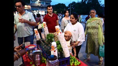 Visitors enjoying lemon water due to hot weather at Sector 17 plaza in Chandigarh on Sunday. (Keshav Singh/HT)
