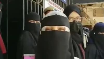 Some girl students took off their burqa and went to the examination centre.