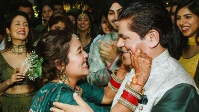 Neha Kakkar wished her dad on Father's Day saying, “Mile ho aap humko bade naseebo se (I have found you in my great destiny). Love you Papa!! Happy Father’s Day to all the fathers in the world!!” Neha Kakkar wished her dad on Father's Day saying, “Mile ho aap humko bade naseebo se (I have found you in my great destiny). Love you Papa!! Happy Father’s Day to all the fathers in the world!!” 