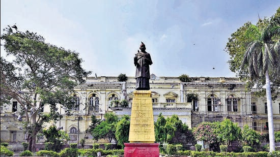 The Town Hall in Chandni Chowk in New Delhi, a yellow brick-and-stone building with carved white trims, was built in 1863 and bought by the municipality in 1866. (Sanjeev Verma/HT Photo)